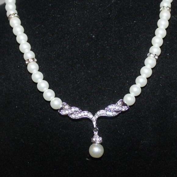Nwt:Brides Wedding Cz & Pearls(Faux)white Necklace - Picture 4 of 5